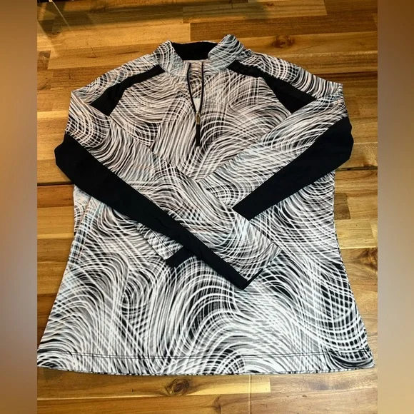 Tail Women’s quarter zip golf top| Size M - Picture 3 of 8